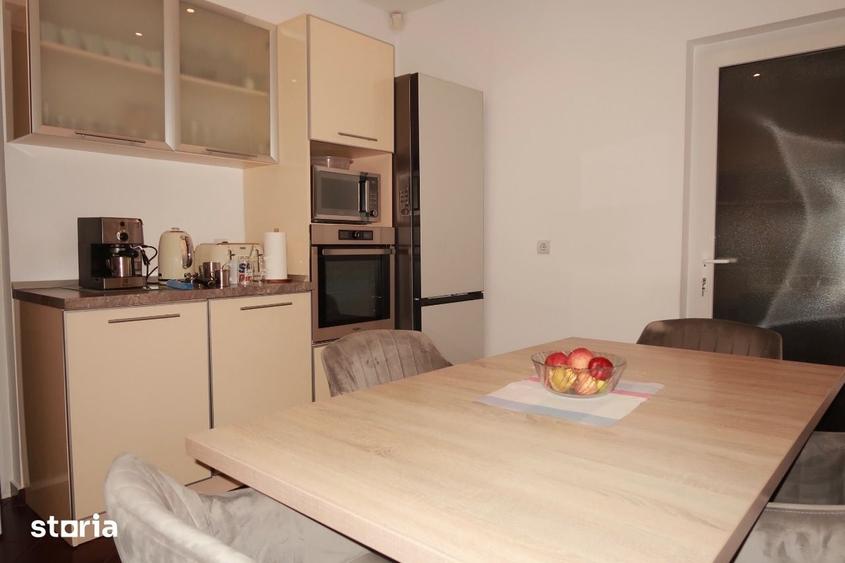 Casă cu 6 camere semidecomandat cu Teren 1400 Mp în Sânmartin