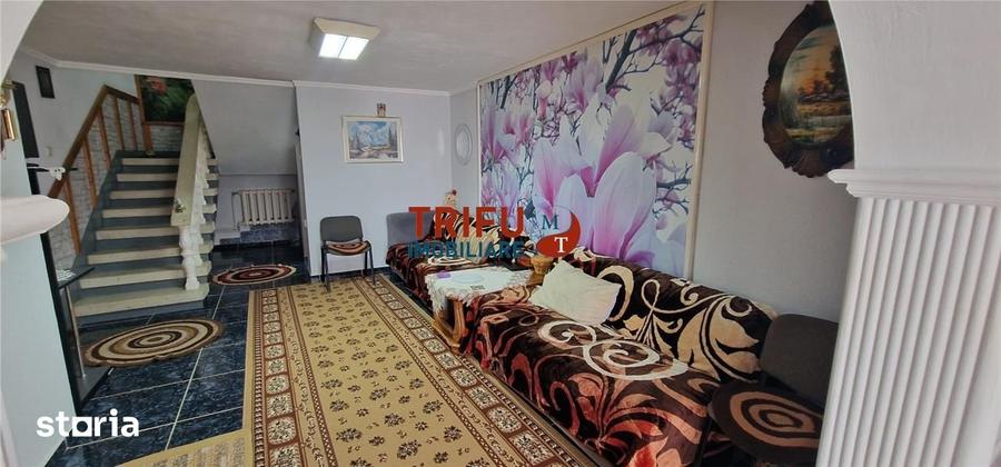 Casă cu 6 camere cu Teren 196 Mp în Central