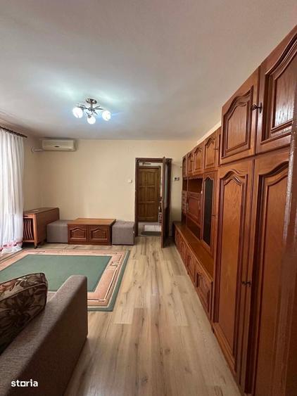 Apartament cu 3 camere semidecomandat în Careiului