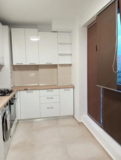 Apartament cu 3 camere decomandat în Titan