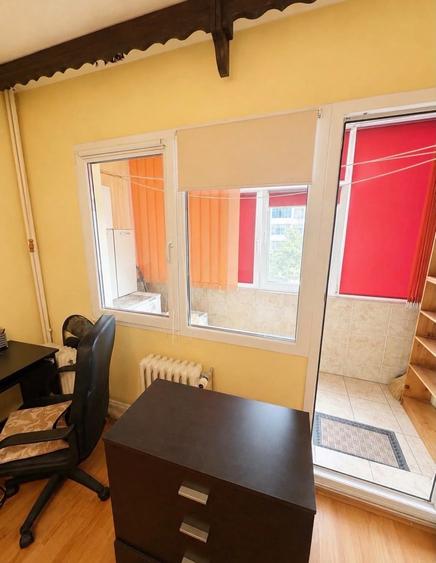 Apartament cu 2 camere semidecomandat în Podu Roș