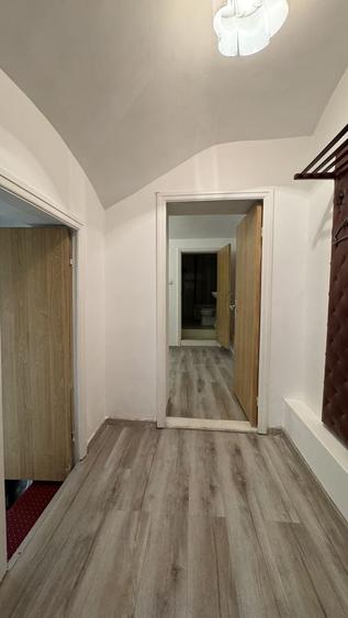 Apartament cu 3 camere semidecomandat în Calea Victoriei
