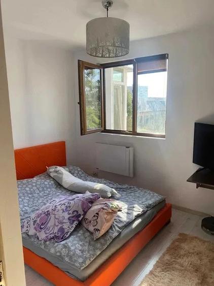 Apartament cu 2 camere semidecomandat în Podu Roș