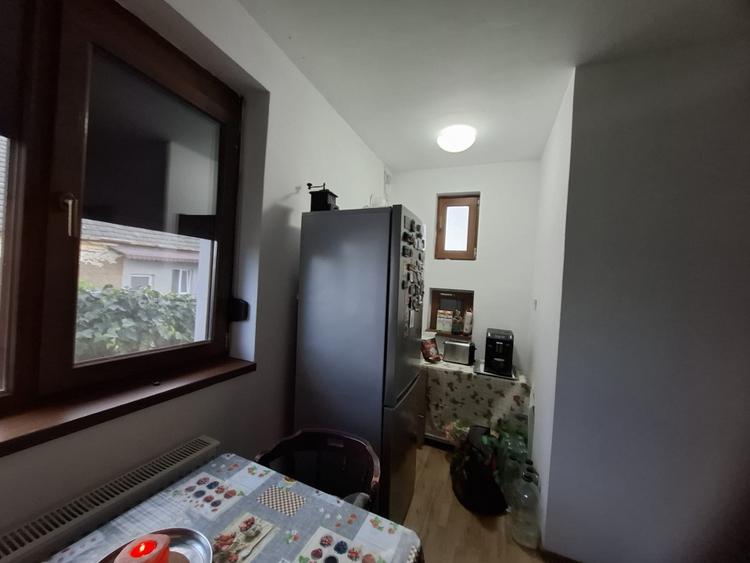 Casă individuală cu 6 camere cu Canalizare în Sânandrei