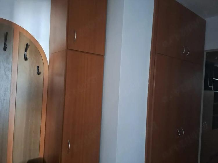 Apartament cu 3 camere decomandat în Intim