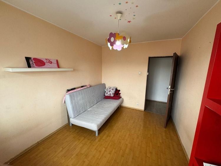 Apartament cu 3 camere semidecomandat, mobilat în Rahova