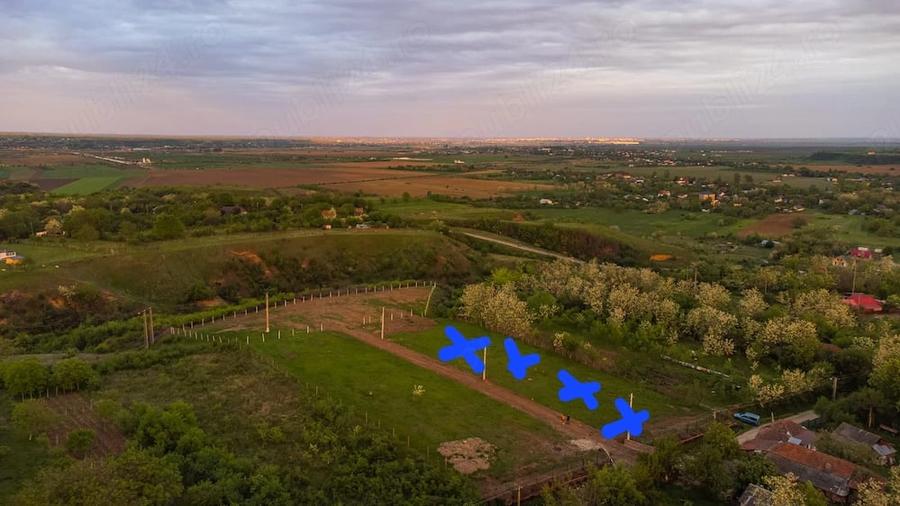 Teren de 2400 mp, în Cârlomănești