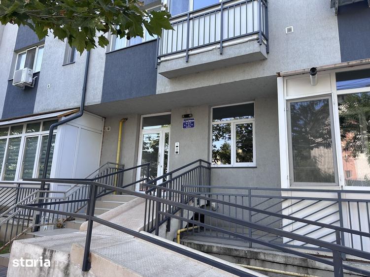 Apartament cu 2 camere decomandat în Titan