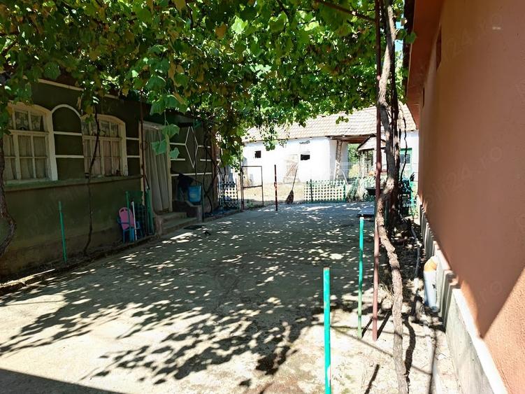 Casă cu 2 camere cu Teren 1400 Mp în Husasău de Tinca