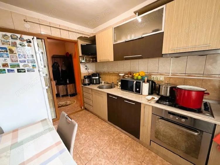 Apartament cu 3 camere decomandat în Central
