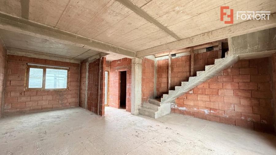 Duplex cu 4 camere cu Canalizare în Moșnița Nouă
