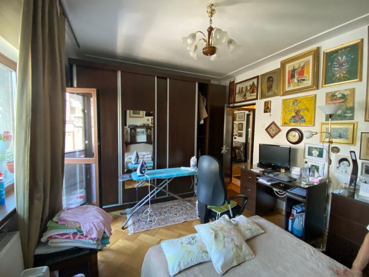 Apartament cu 4 camere semidecomandat în Universitate