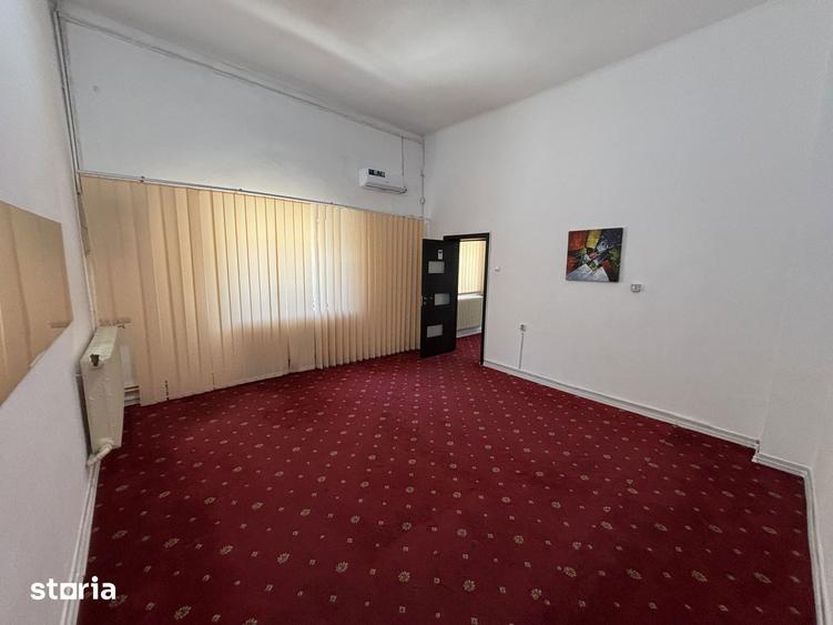 Casă cu 5 camere cu Teren 300 Mp în Vatra Luminoasă
