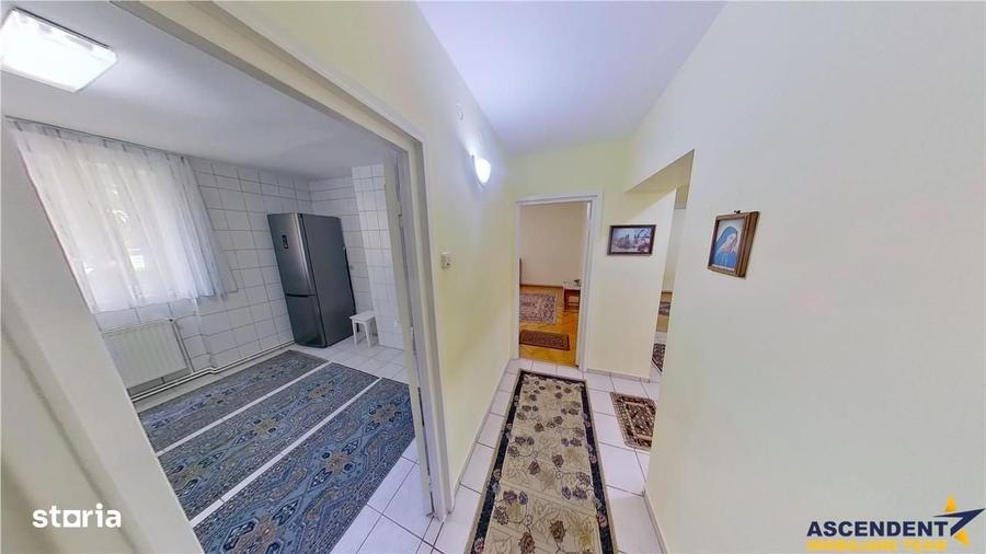 Apartament cu 3 camere decomandat în Calea București