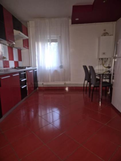 Apartament cu 2 camere semidecomandat în Broșteni