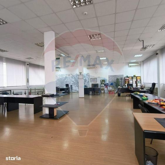 Spațiu comercial, de 2,000 mp, în Central