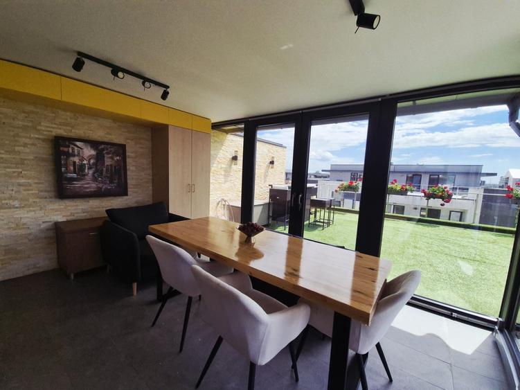 Apartament cu 4 camere decomandat în Central