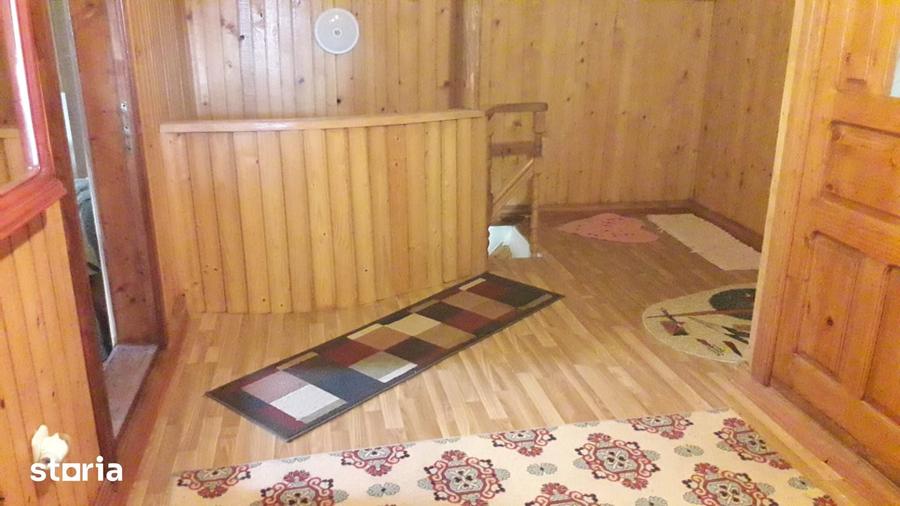 Casă cu 5 camere cu Teren 2500 Mp în Cătina