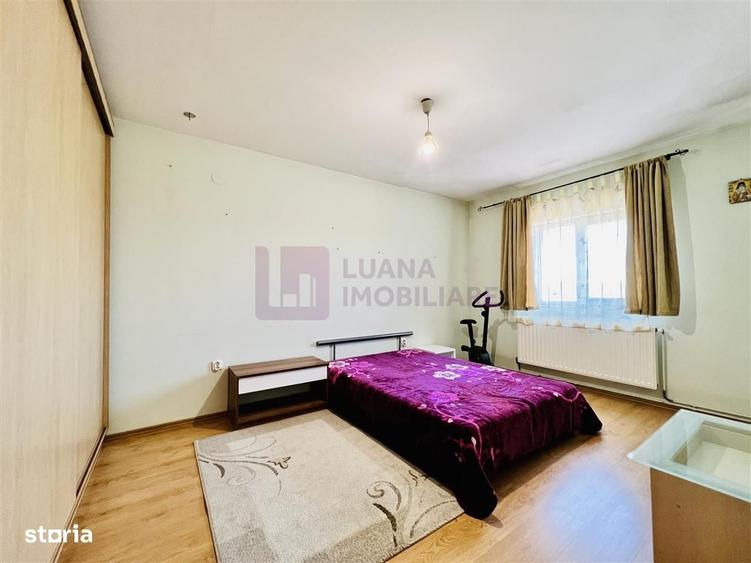Apartament cu 3 camere în Vasile Aaron