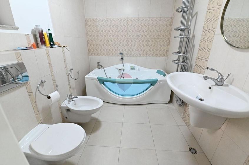Casă individuală cu 10 camere cu Piscina în Bariera Vâlcii
