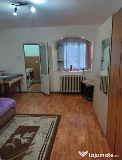 Garsonieră decomandată în Central
