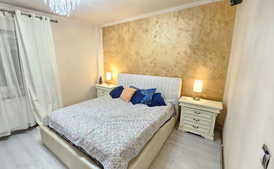 Apartament cu 3 camere semidecomandat în Mofleni