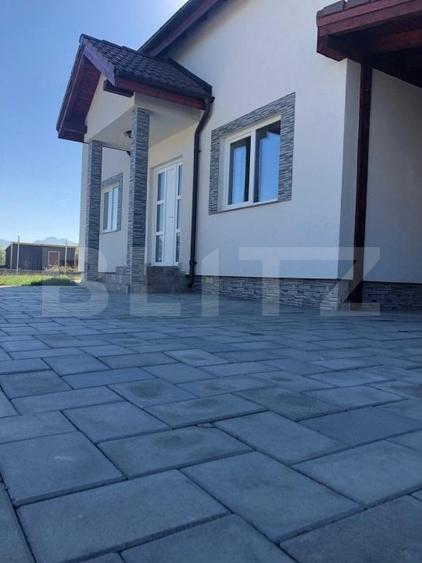 Casă individuală cu 4 camere cu Canalizare în Sânpetru