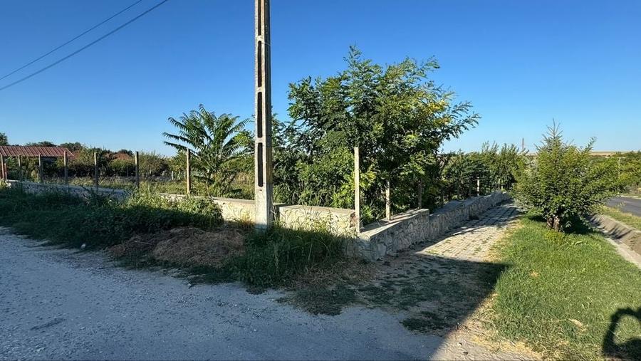Teren de 2000 mp, în Plopeni