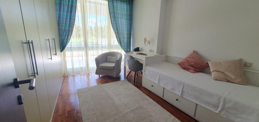 Apartament cu 3 camere decomandat, mobilat în Iancu Nicolae