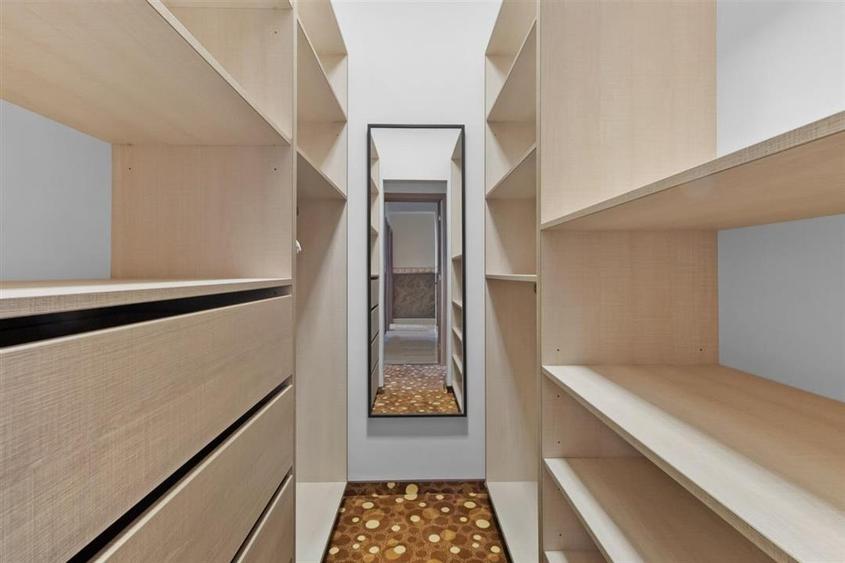 Apartament cu 4 camere decomandat, mobilat în Tractorul