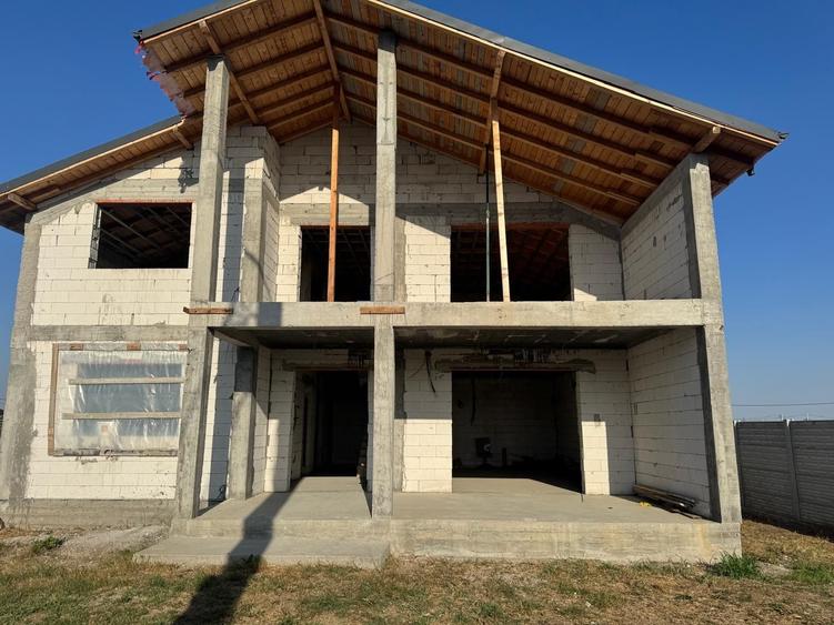 Casă cu 4 camere în Slătioara