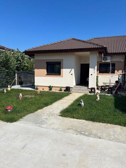 Apartament cu 3 camere decomandat, mobilat în Moșnița Nouă