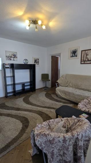 Apartament cu 3 camere semidecomandat în Dristor