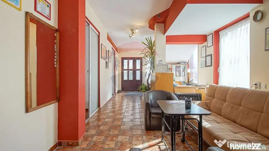 Casă cu 5 camere cu Teren 789 Mp în Central