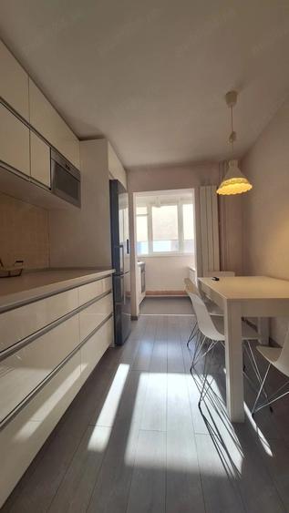 Apartament cu 3 camere decomandat în Olimpia-Stadion
