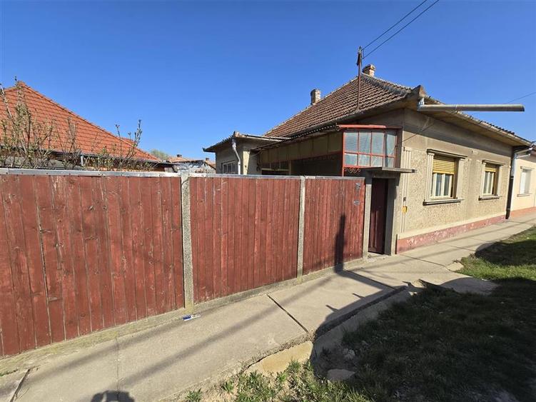 Casă cu 3 camere cu Teren 227 Mp în Central