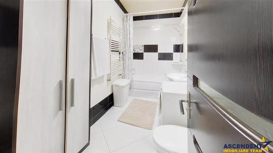 Apartament cu 2 camere nedecomandat în Tractorul