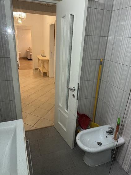 Apartament cu 2 camere decomandat, mobilat în Universitate