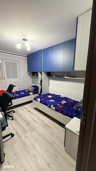 Apartament cu 4 camere decomandat în Central