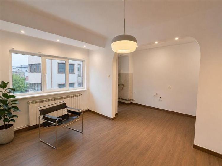 Apartament 2 camere, etajul 2/3, zona Dacia - 3