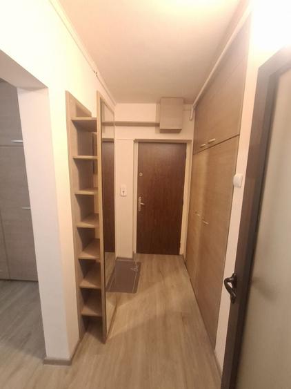 Apartament cu 2 camere semidecomandat în Centrul Civic