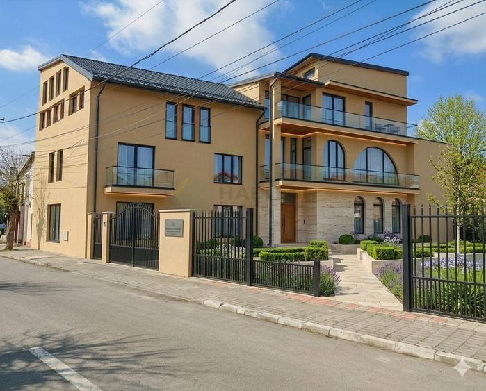 Casă individuală cu 6 camere cu Canalizare în Central