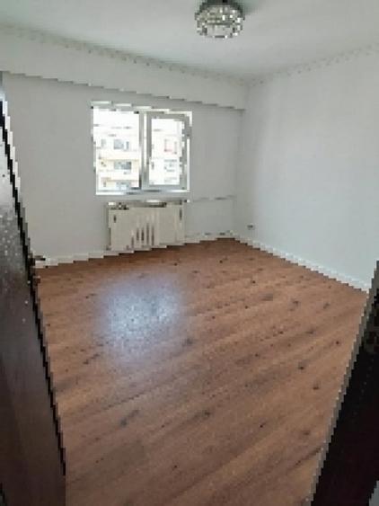 Apartament cu 4 camere decomandat în Decebal