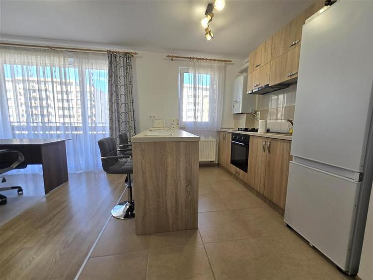 Apartament cu 2 camere decomandat, mobilat în Tractorul