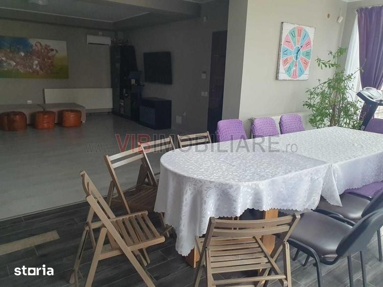 Casă cu 10 camere cu Teren 375 Mp în Central