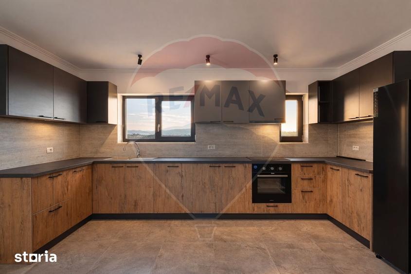 Casă cu 4 camere cu Teren 475 Mp în Bârnova