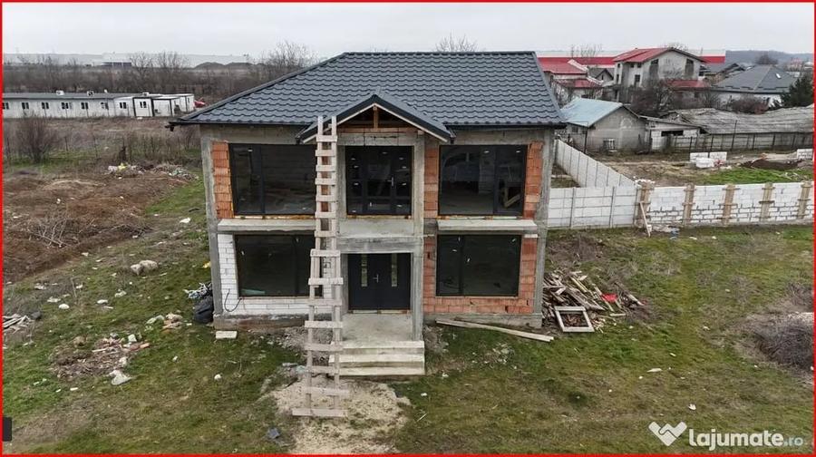 Casă cu 5 camere cu Teren 242 Mp în Ștefăneștii de Jos