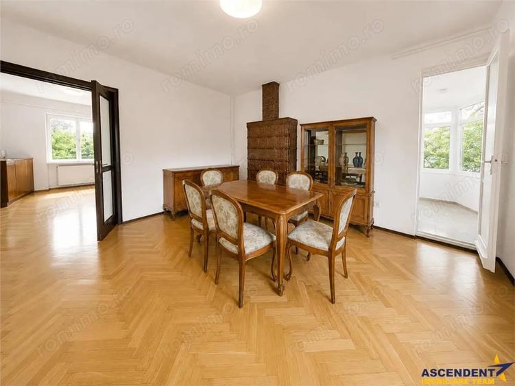 Apartament cu 6 camere decomandat în Central