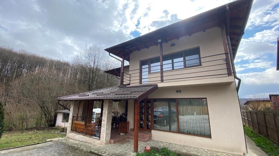 Casă individuală cu 5 camere cu Teren 1017 Mp în Bascov
