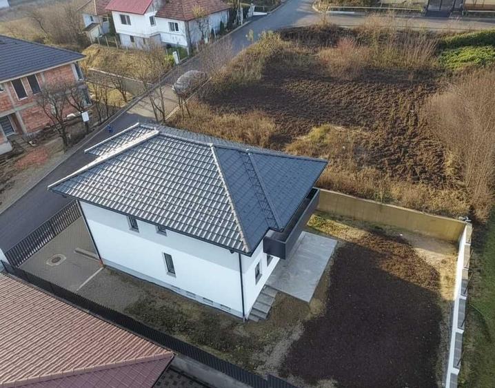 Casă individuală cu 4 camere cu Canalizare în Dezmir